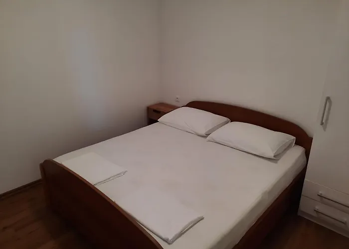 Apartmani Mila Brela